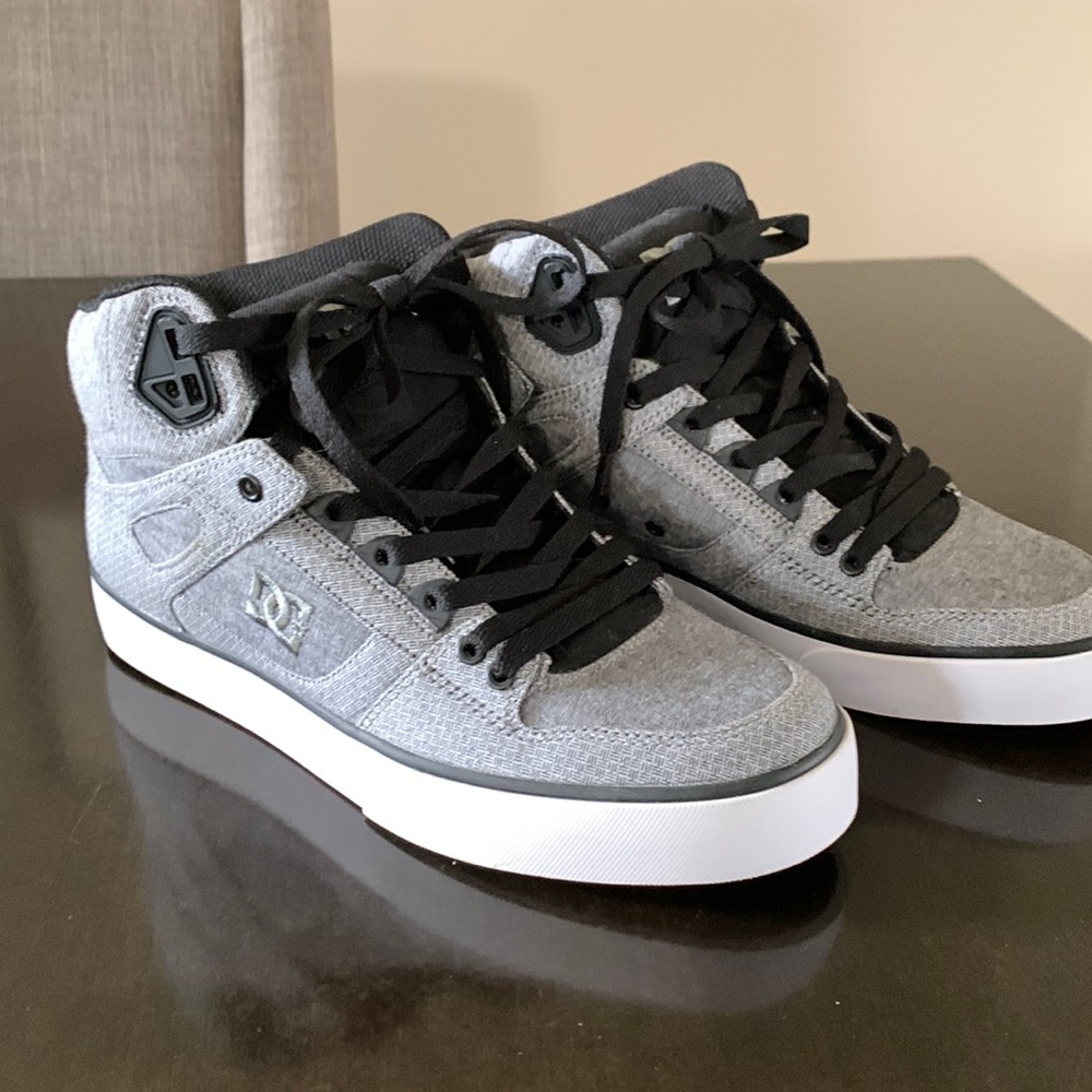 DC Men’s Hightops Grey BNWT Size 9 Eu 42